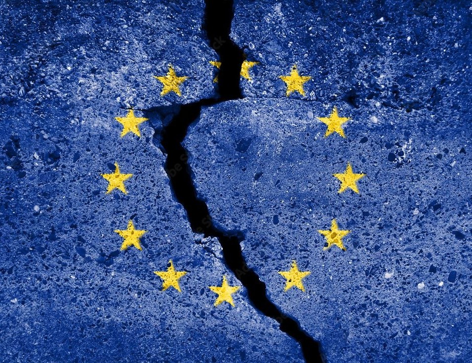 Bandiera dell'Unione Europea incrinata